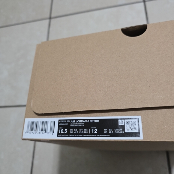 Empty Shoe Box - Picture 2 of 7